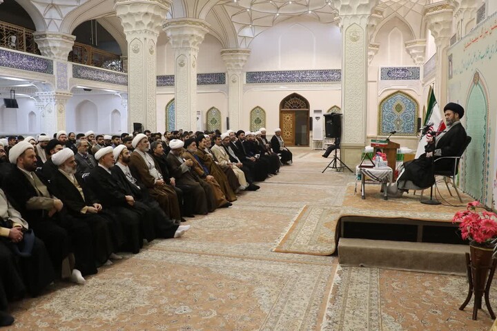 تصاویر/ آئین عمامه گذاری طلاب حوزه علمیه استان اردبیل