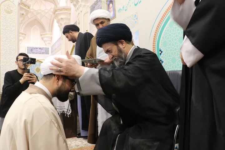 تصاویر/ آئین عمامه گذاری طلاب حوزه علمیه استان اردبیل