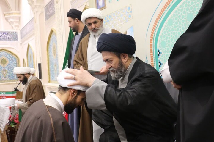 تصاویر/ آئین عمامه گذاری طلاب حوزه علمیه استان اردبیل