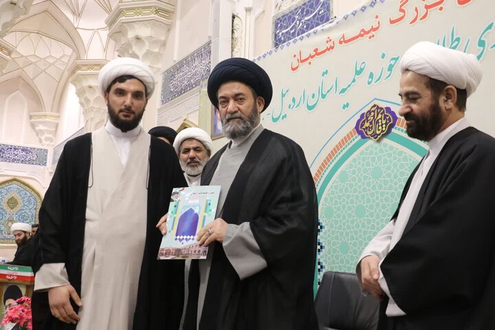 تصاویر/ آئین عمامه گذاری طلاب حوزه علمیه استان اردبیل