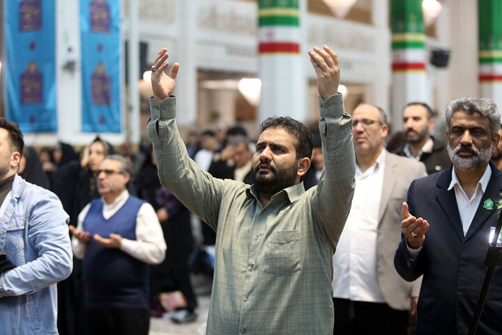 تصاویر/ شب‌زنده‌داری زائران حرم بانوی کرامت در شب نیمه شعبان