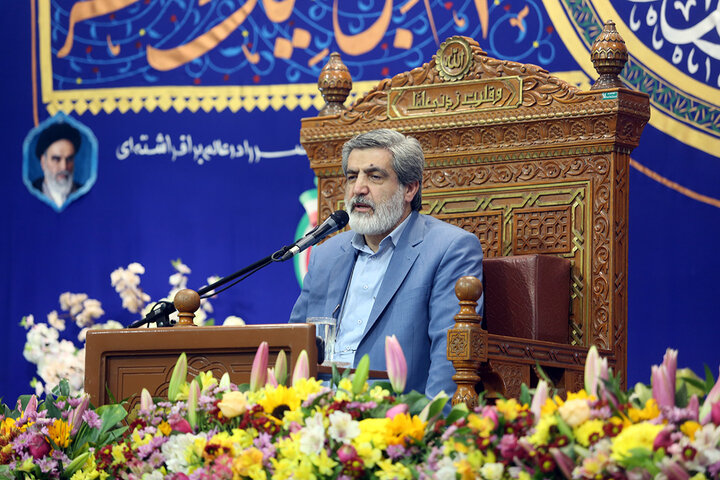 شب‌زنده‌داری زائران حرم بانوی کرامت در شب نیمه شعبان