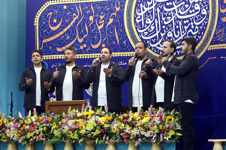 شب‌زنده‌داری زائران حرم بانوی کرامت در شب نیمه شعبان