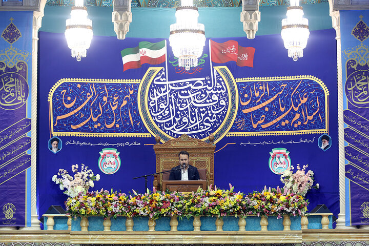 شب‌زنده‌داری زائران حرم بانوی کرامت در شب نیمه شعبان