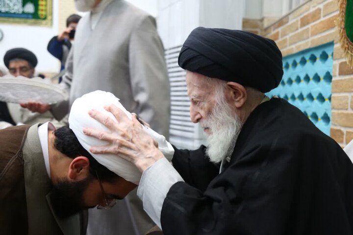 حوزه/ مراسم  عمامه گذاری در میلاد با سعادت حضرت بقیة الله (عج) با حضور آیت الله العظمی شبیری زنجانی + تصاویر