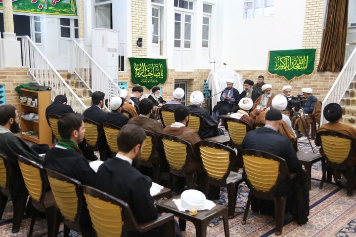 حوزه/ مراسم  عمامه گذاری در میلاد با سعادت حضرت بقیة الله (عج) با حضور آیت الله العظمی شبیری زنجانی + تصاویر