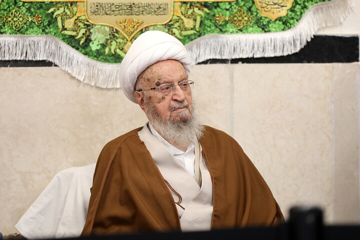 تصاویر/ مراسم عمامه گذاری طلاب توسط آیت الله العظمی مکارم شیرازی