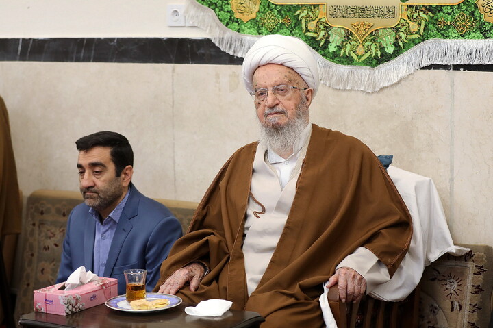 تصاویر/ مراسم عمامه گذاری طلاب توسط آیت الله العظمی مکارم شیرازی