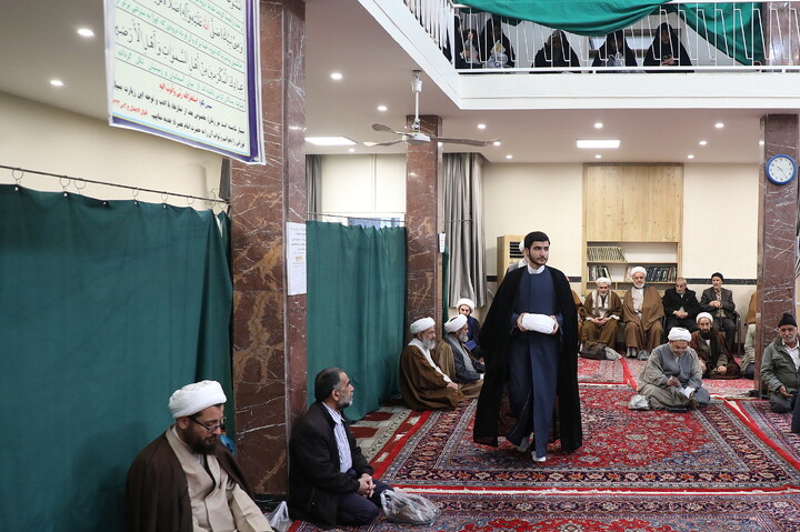 تصاویر/ مراسم عمامه گذاری طلاب توسط آیت الله العظمی مکارم شیرازی