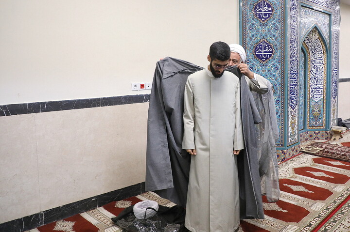 تصاویر/ مراسم عمامه گذاری طلاب توسط آیت الله العظمی مکارم شیرازی