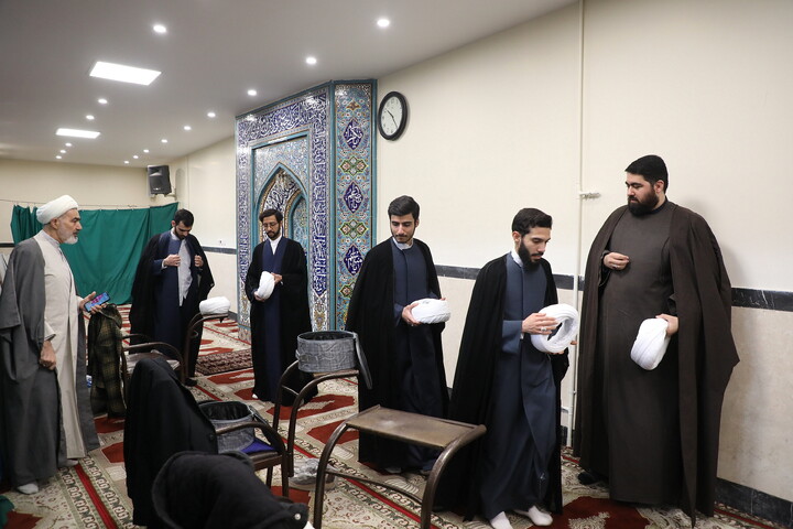 تصاویر/ مراسم عمامه گذاری طلاب توسط آیت الله العظمی مکارم شیرازی