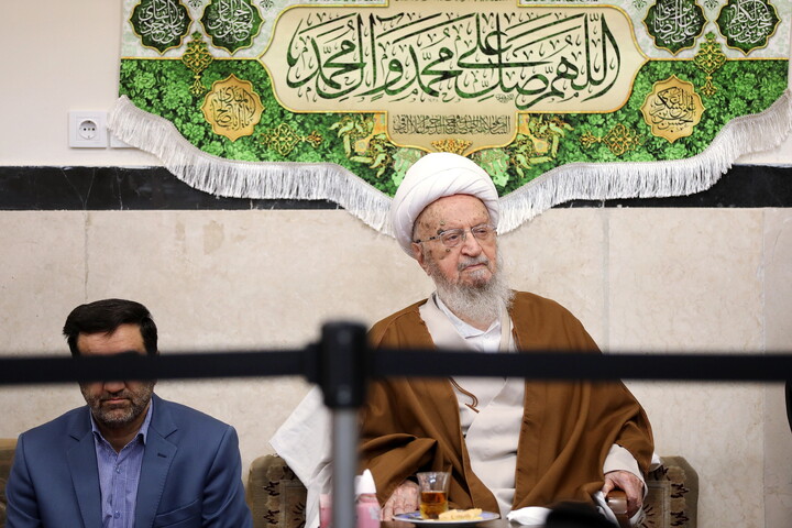 تصاویر/ مراسم عمامه گذاری طلاب توسط آیت الله العظمی مکارم شیرازی