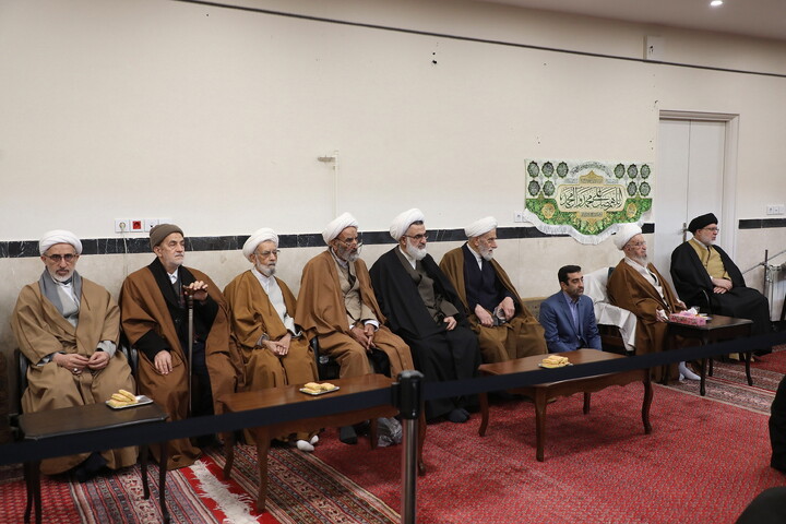 تصاویر/ مراسم عمامه گذاری طلاب توسط آیت الله العظمی مکارم شیرازی