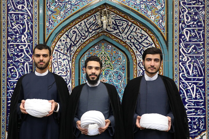 تصاویر/ مراسم عمامه گذاری طلاب توسط آیت الله العظمی مکارم شیرازی