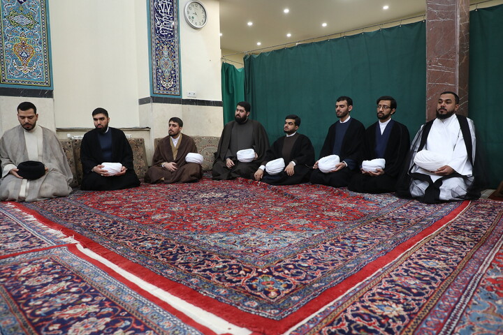تصاویر/ مراسم عمامه گذاری طلاب توسط آیت الله العظمی مکارم شیرازی