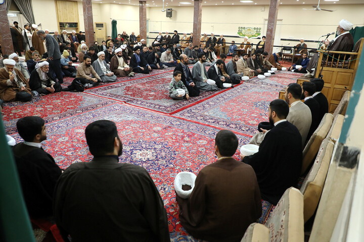 تصاویر/ مراسم عمامه گذاری طلاب توسط آیت الله العظمی مکارم شیرازی