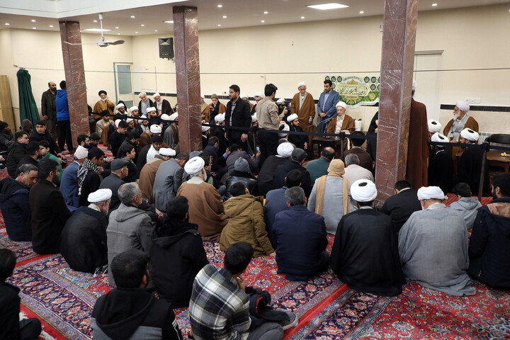 تصاویر/ مراسم عمامه گذاری طلاب توسط آیت الله العظمی مکارم شیرازی