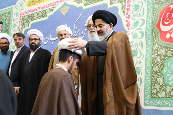 تصاویر/ آیین عمامه گذاری طلاب ارومیه