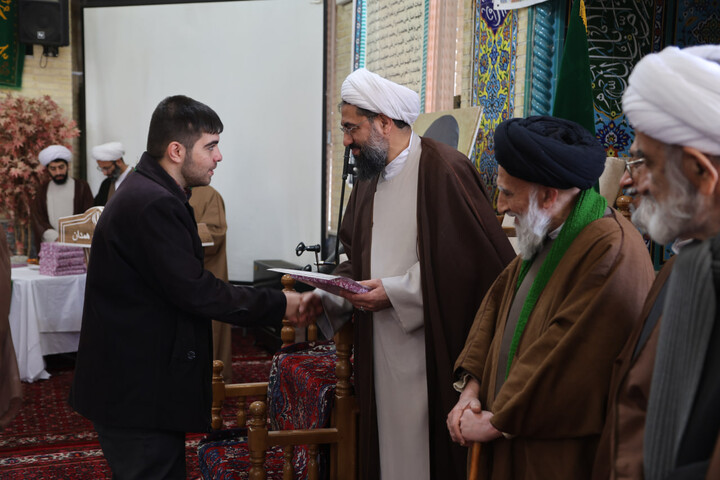 تصاویر /  آیین عمامه گذاری جمعی از طلاب استان همدان