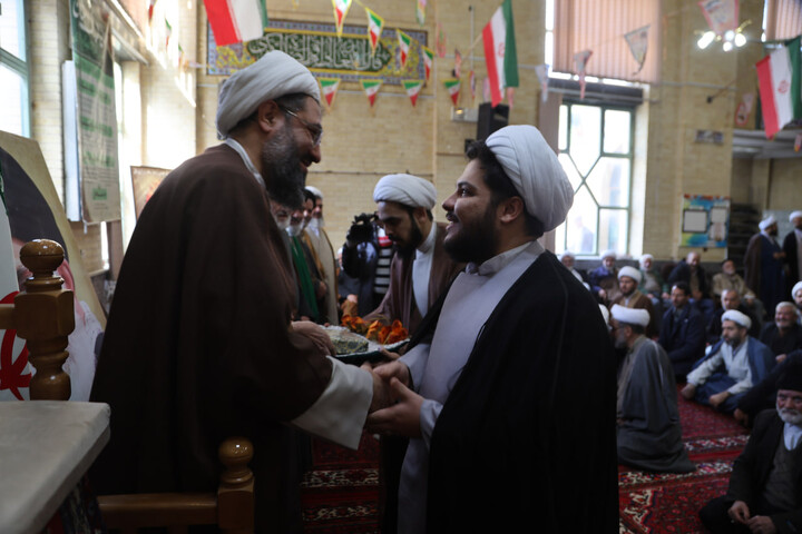 تصاویر /  آیین عمامه گذاری جمعی از طلاب استان همدان