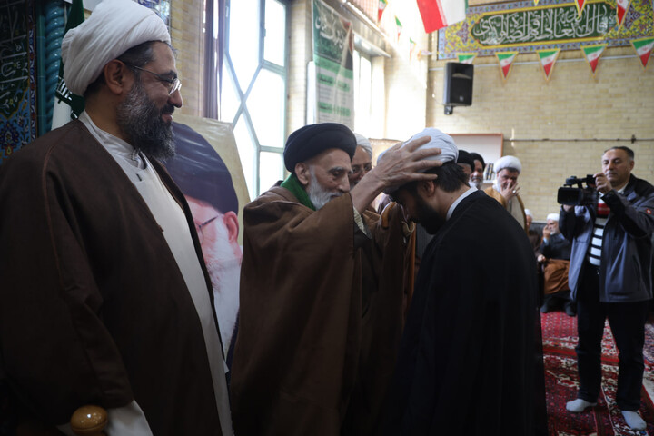 تصاویر /  آیین عمامه گذاری جمعی از طلاب استان همدان