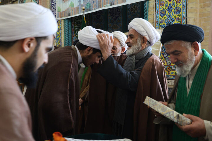 تصاویر /  آیین عمامه گذاری جمعی از طلاب استان همدان