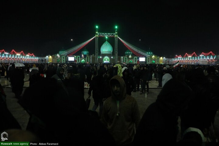 أجواء إيمانية خاصة في مسجد جمكران المقدس ليلة النصف من شعبان