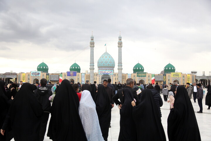 تصاویر/ حال و هوای مسجد مقدس جمکران در روز عید نیمه شعبان