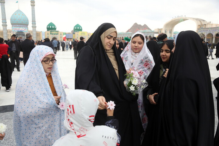 تصاویر/ حال و هوای مسجد مقدس جمکران در روز عید نیمه شعبان