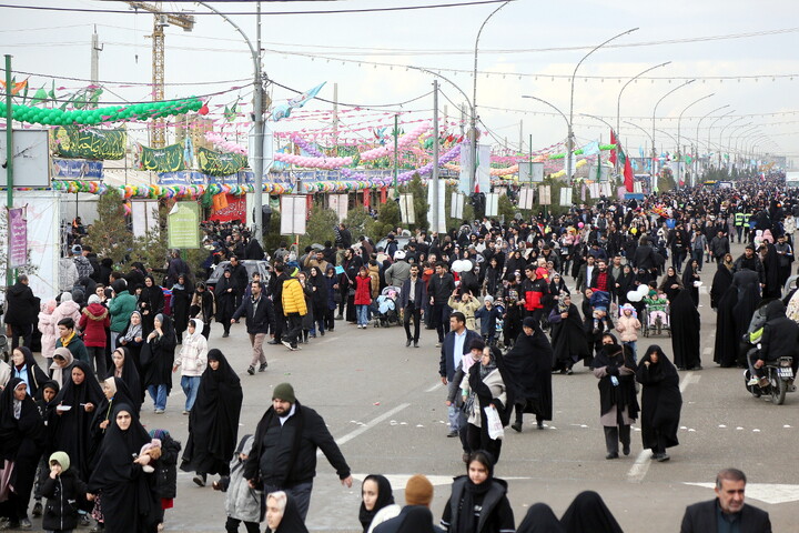 تصاویر/ حال و هوای مسجد مقدس جمکران در روز عید نیمه شعبان