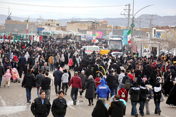 تصاویر/ حال و هوای مسجد مقدس جمکران در روز عید نیمه شعبان
