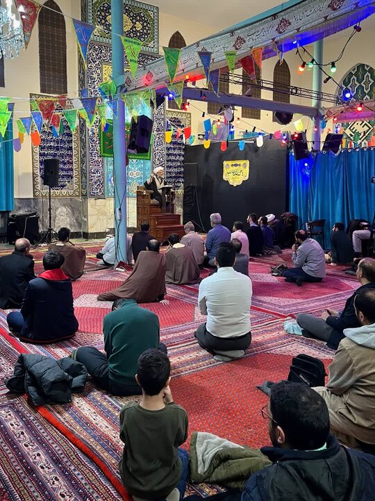 تصاویر/ جشن ولادت امام زمان(عج) در مقابل مدرسه علمیه امیرالمومنین(ع)