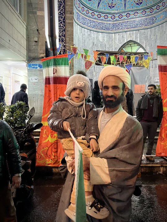 تصاویر/ جشن ولادت امام زمان(عج) در مقابل مدرسه علمیه امیرالمومنین(ع)