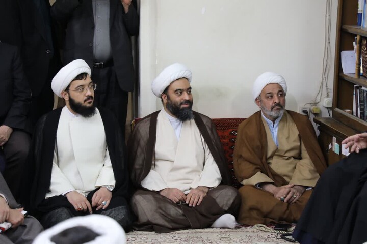 تصاویر/ مراسم عمامه گذاری طلاب حوزه علمیه یزد در روز میلاد حضرت ولی عصر (عج) برگزار شد