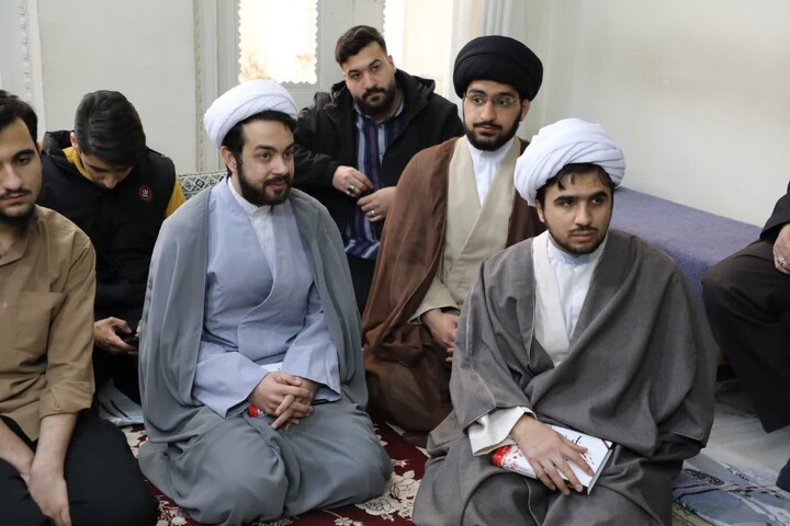 تصاویر/ مراسم عمامه گذاری طلاب حوزه علمیه یزد در روز میلاد حضرت ولی عصر (عج) برگزار شد