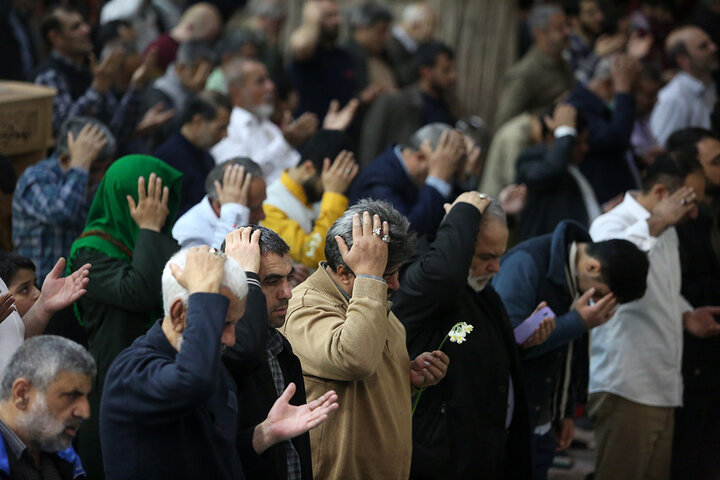 دستانی که از خدا فقط فرج امام زمان(عج) را طلب کردند