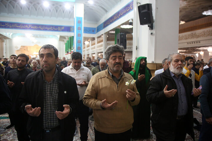 دستانی که از خدا فقط فرج امام زمان(عج) را طلب کردند