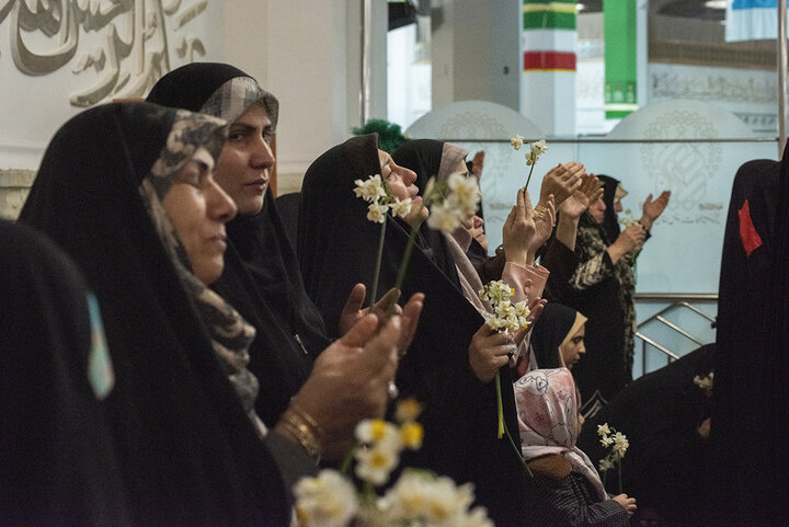 دستانی که از خدا فقط فرج امام زمان(عج) را طلب کردند