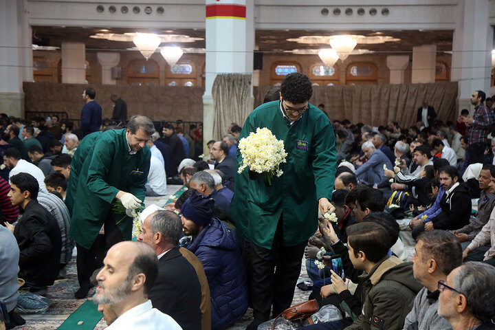 دستانی که از خدا فقط فرج امام زمان(عج) را طلب کردند