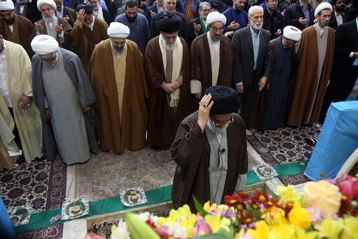 دستانی که از خدا فقط فرج امام زمان(عج) را طلب کردند