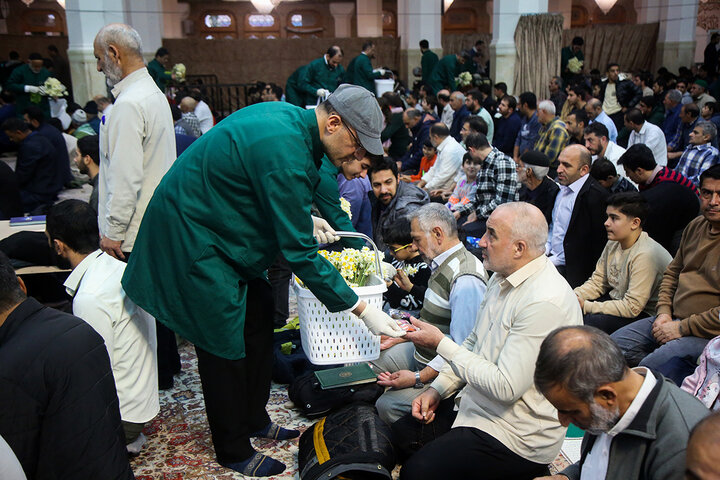 دستانی که از خدا فقط فرج امام زمان(عج) را طلب کردند