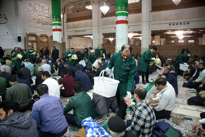 دستانی که از خدا فقط فرج امام زمان(عج) را طلب کردند