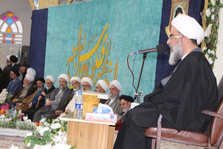 تصاویر / آیین عمامه گذاری جمعی از طلاب حوزه علمیه بناب