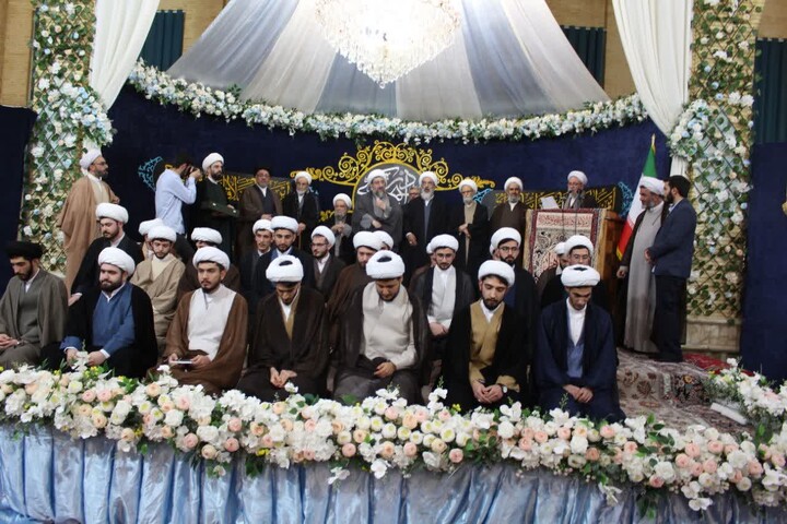 تصاویر / آیین عمامه گذاری جمعی از طلاب حوزه علمیه بناب