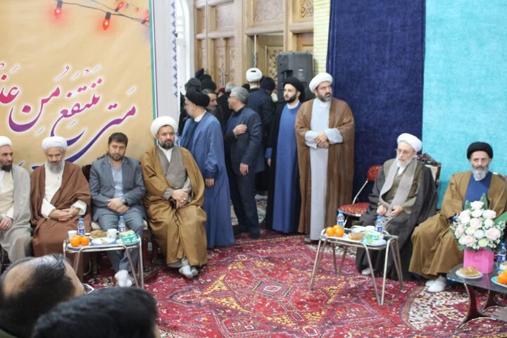 تصاویر / آیین عمامه گذاری جمعی از طلاب حوزه علمیه بناب