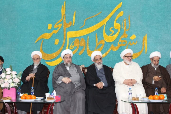 تصاویر / آیین عمامه گذاری جمعی از طلاب حوزه علمیه بناب