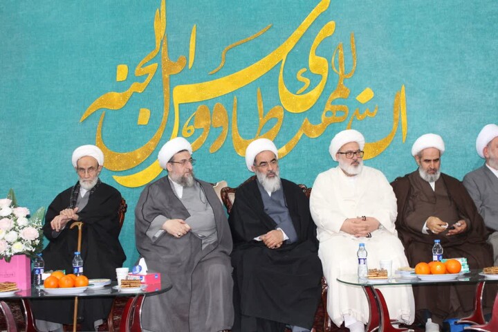 تصاویر / آیین عمامه گذاری جمعی از طلاب حوزه علمیه بناب