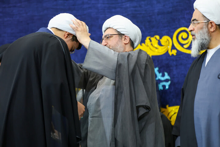 تصاویر / آیین عمامه گذاری جمعی از طلاب حوزه علمیه بناب