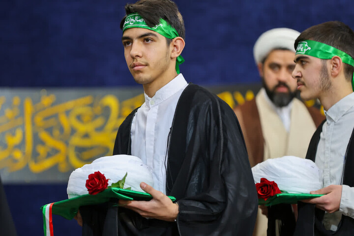 تصاویر / آیین عمامه گذاری جمعی از طلاب حوزه علمیه بناب