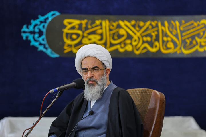 تصاویر / آیین عمامه گذاری جمعی از طلاب حوزه علمیه بناب